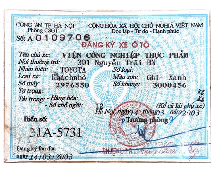 01 xe ô tô 12 chỗ nhãn hiệu TOYOTA; Biển kiểm soát 31A-5731 của Viện Công nghiệp thực phẩm 2
